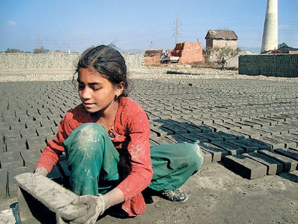 नेपालमा अझै ११ लाख बालबालिका श्रम गर्न बाध्य